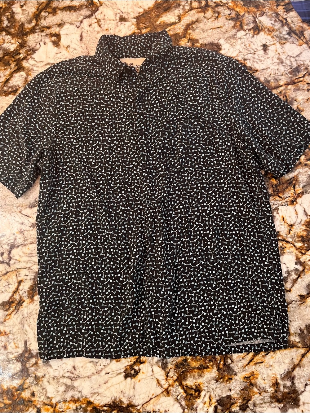 Men's Vintage Silk Circa Short-Sleeve Button-Up Shirt w/ front pocket with